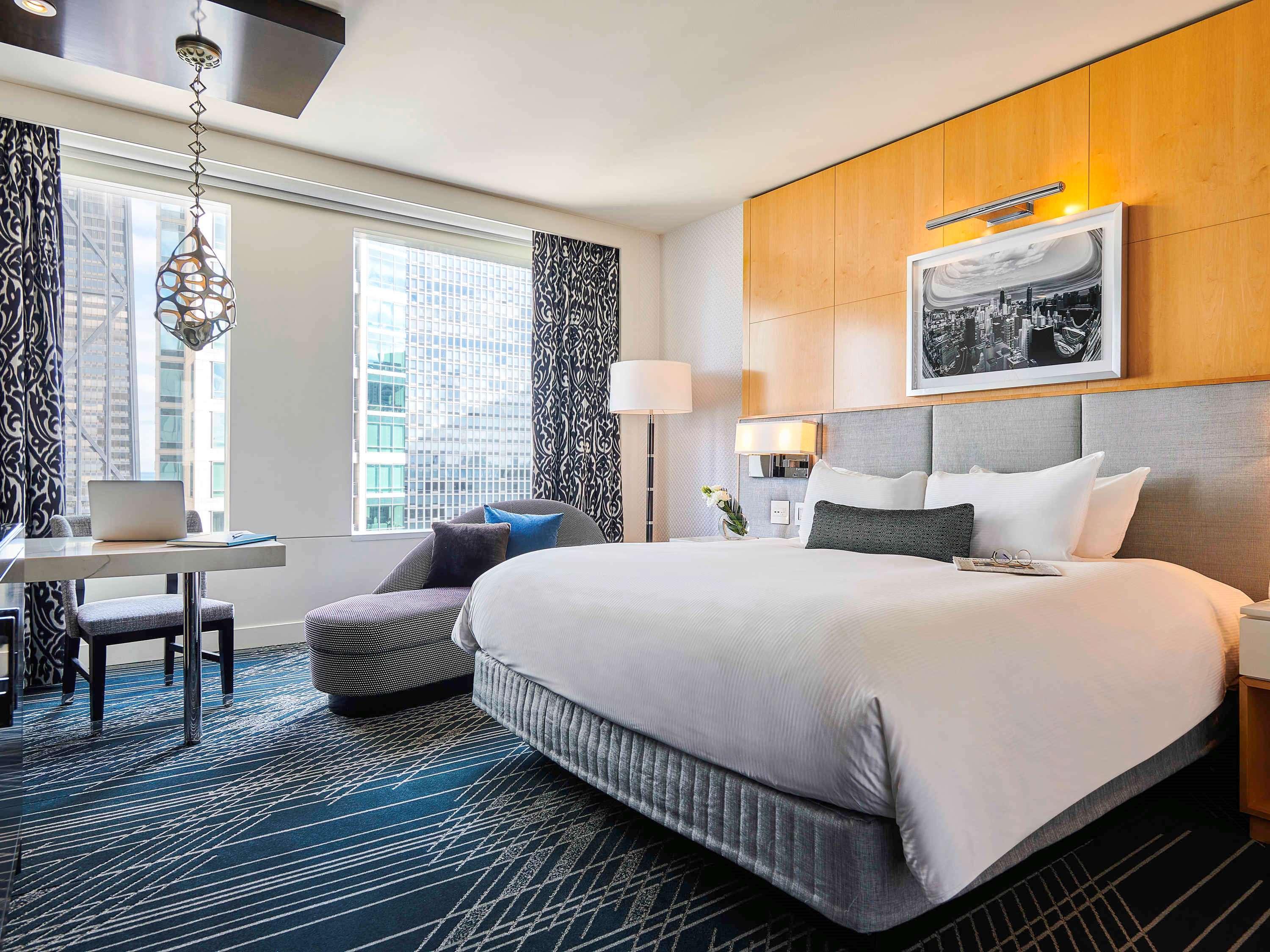 소피텔 시카고 매그니피슨트 마일 외부 사진 A guest room at the Hotel Commonwealth