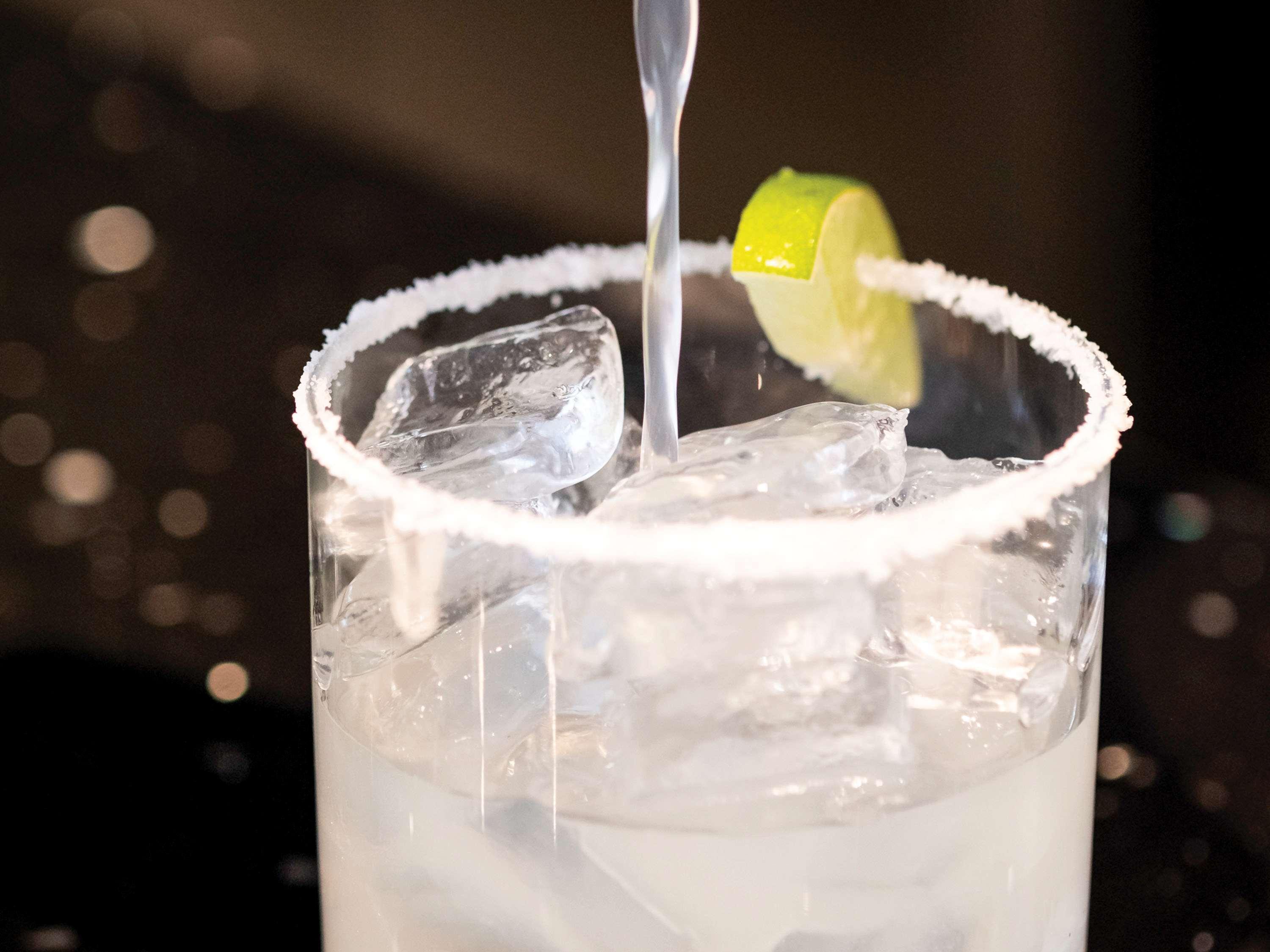 소피텔 시카고 매그니피슨트 마일 외부 사진 A margarita