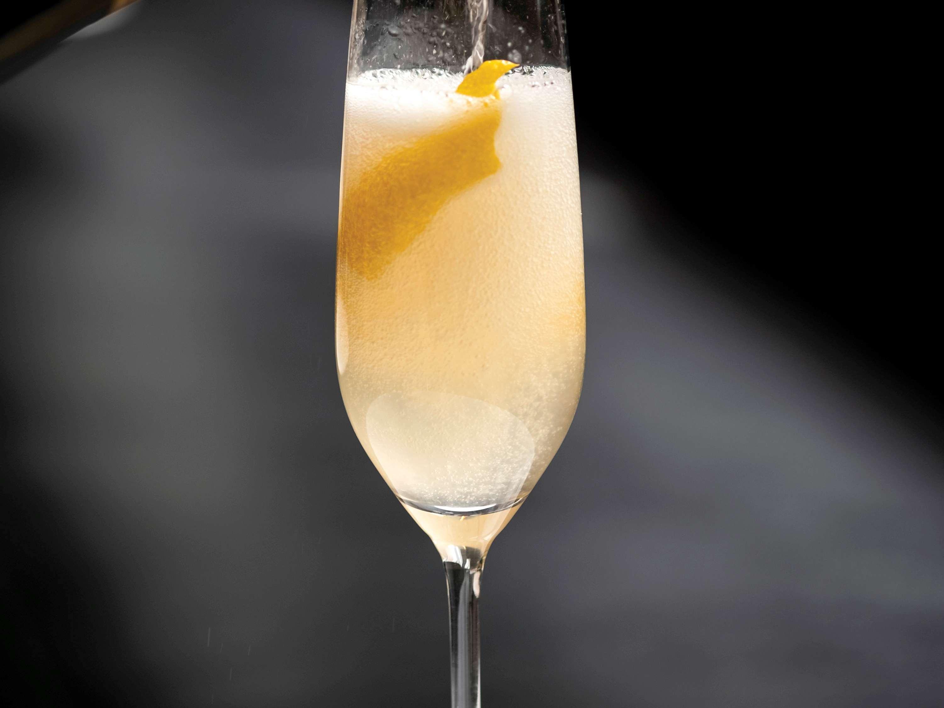 소피텔 시카고 매그니피슨트 마일 외부 사진 A French 75