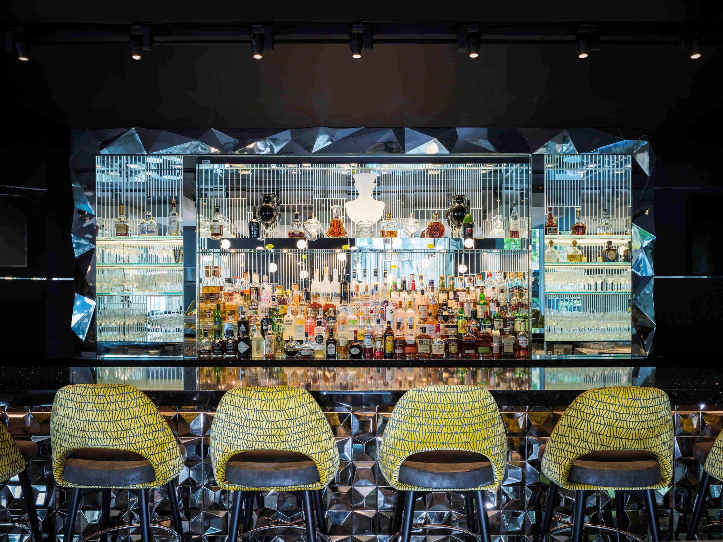 소피텔 시카고 매그니피슨트 마일 외부 사진 The bar at the 100A restaurant