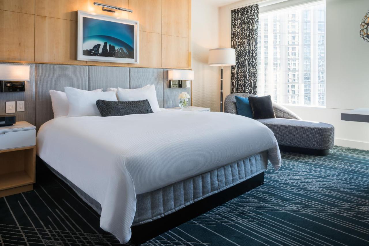 소피텔 시카고 매그니피슨트 마일 외부 사진 A guest room at the Hilton San Francisco