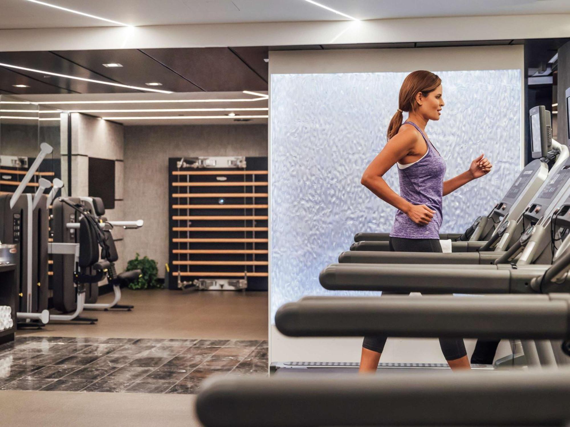 소피텔 시카고 매그니피슨트 마일 외부 사진 The Fitness Center at The Ritz-Carlton, Boston Common