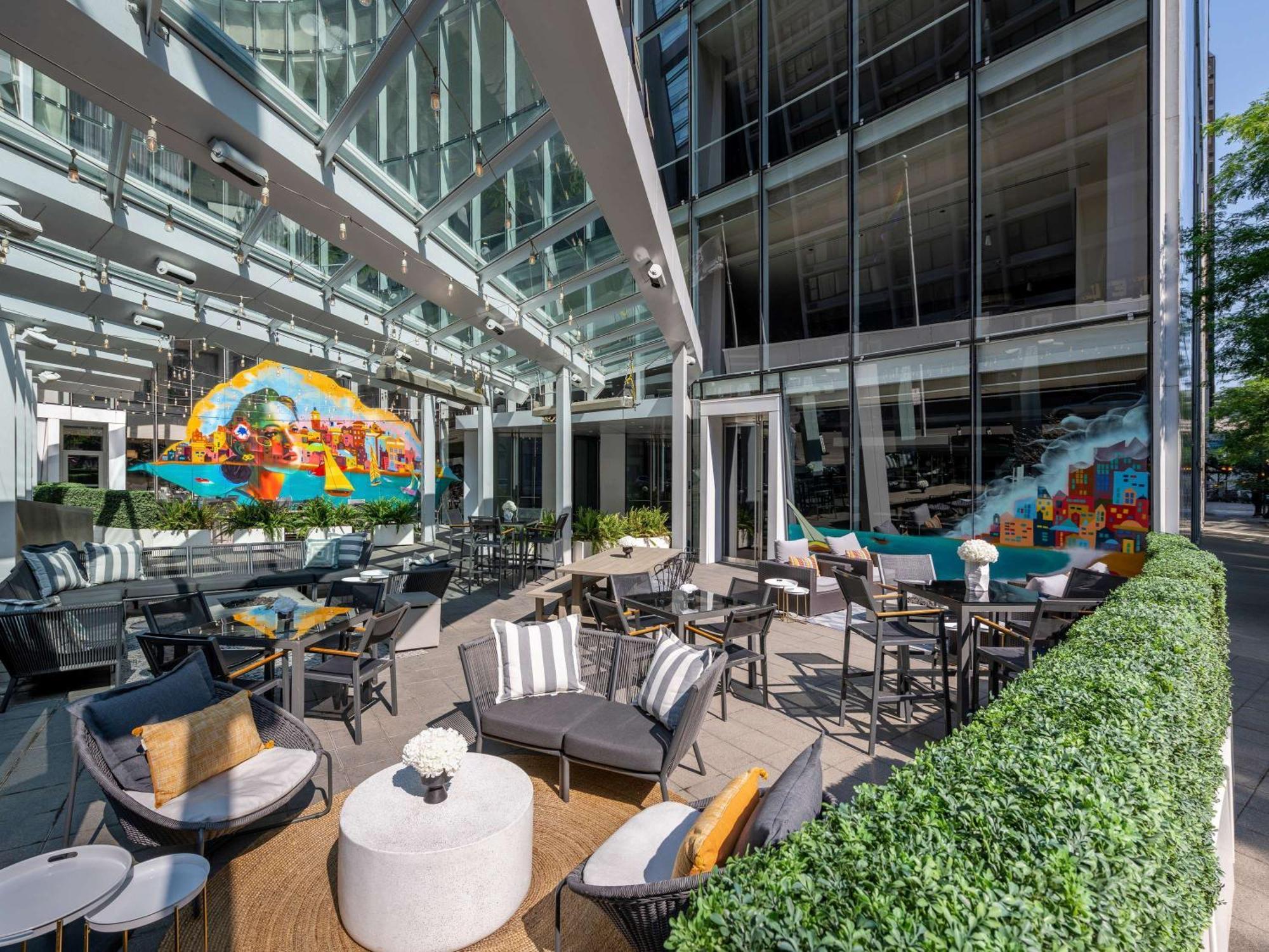 소피텔 시카고 매그니피슨트 마일 외부 사진 The Terrace at The Standard East Village